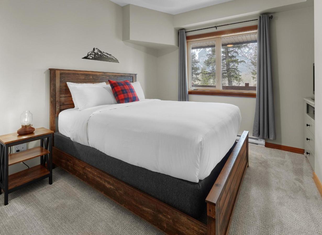 Newly Renovated Grizzly Lodge, Spacious 3Br 2Ba With Open Pool, Hot Tub Canmore Exteriér fotografie
