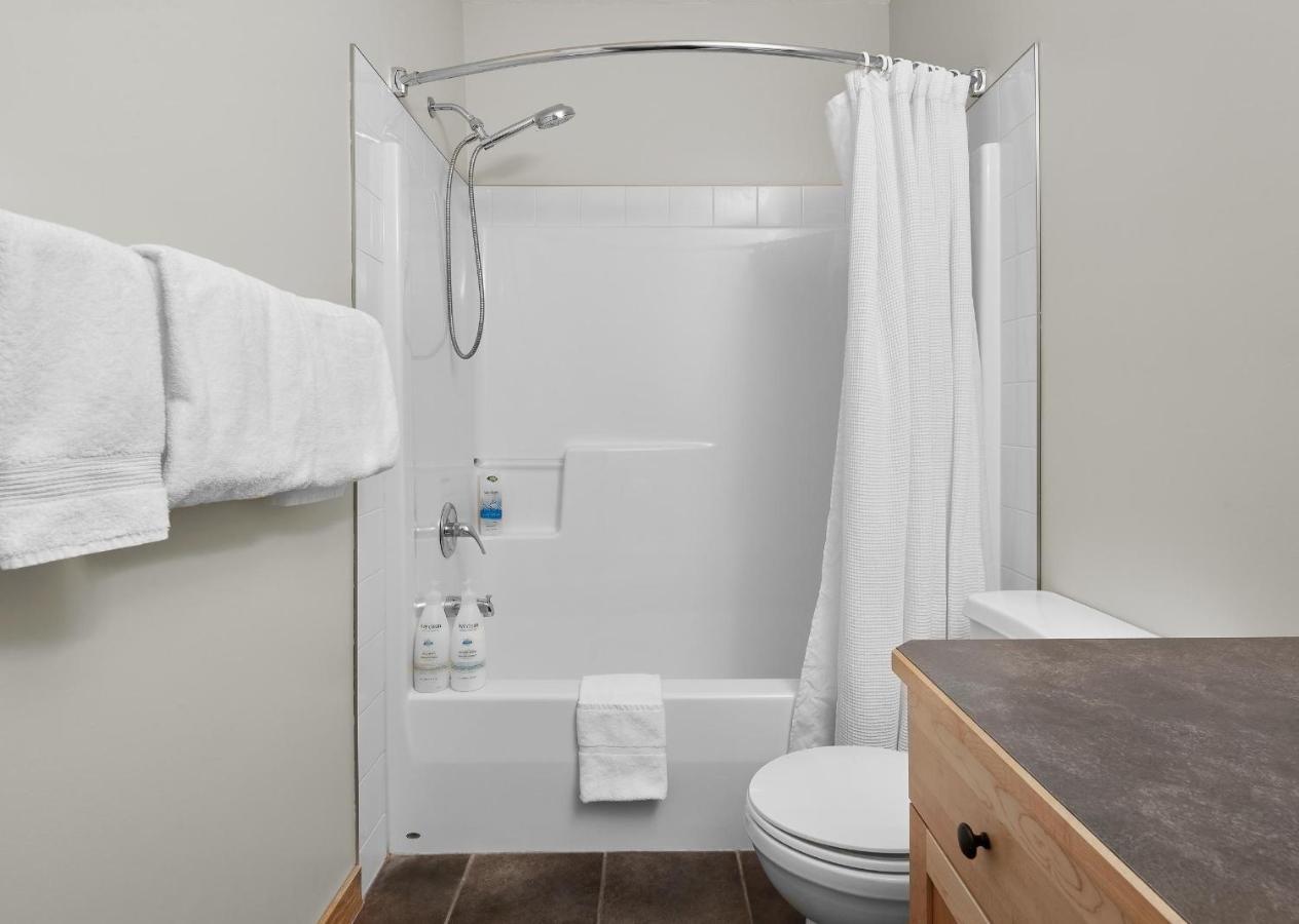 Newly Renovated Grizzly Lodge, Spacious 3Br 2Ba With Open Pool, Hot Tub Canmore Exteriér fotografie